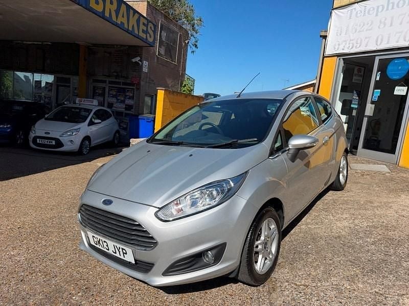 Usado Ford Fiesta Zetec 2013 Prateado