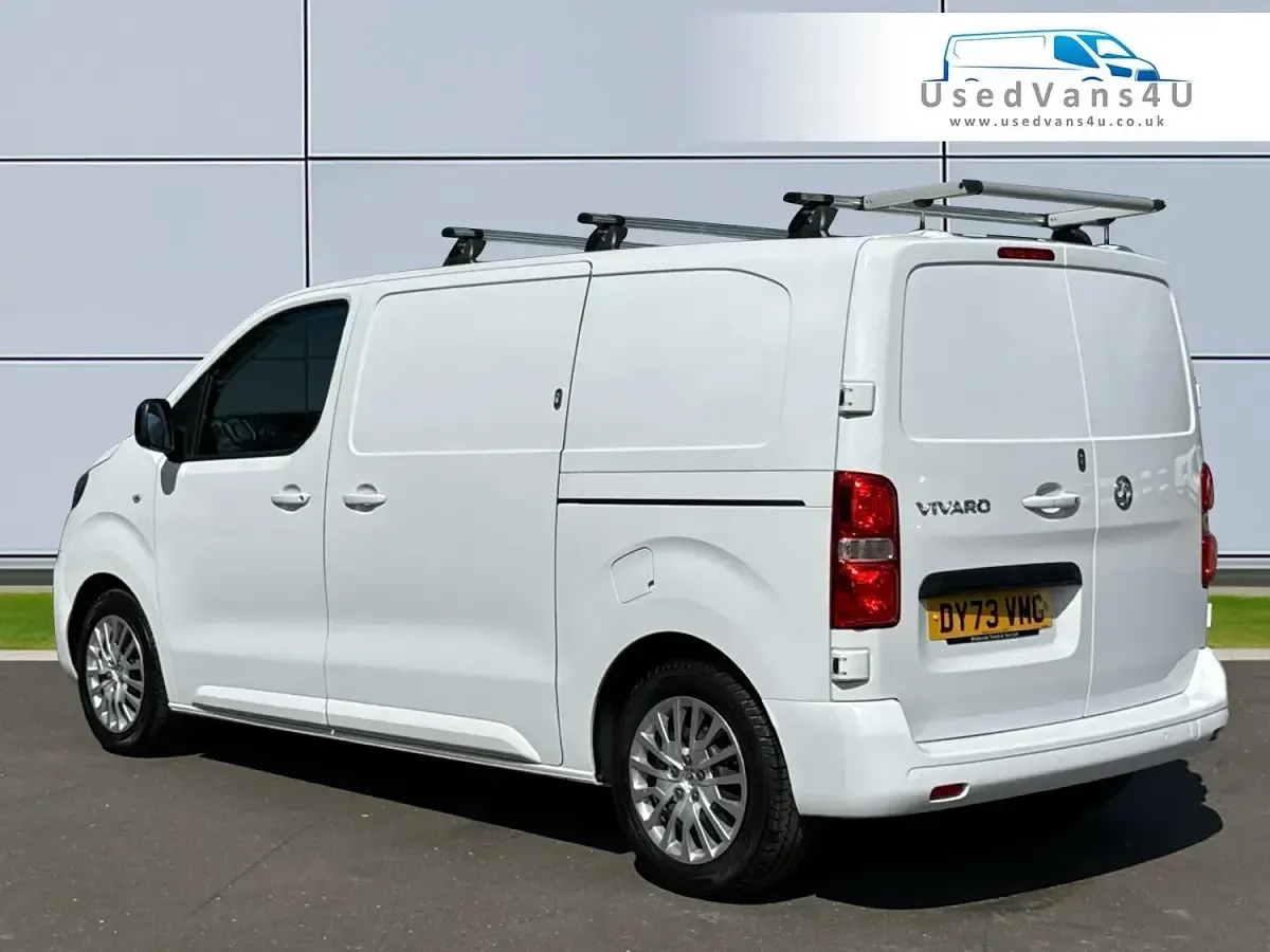 Used Vauxhall Vivaro 120 HP (88 kW) 2023 White MPV