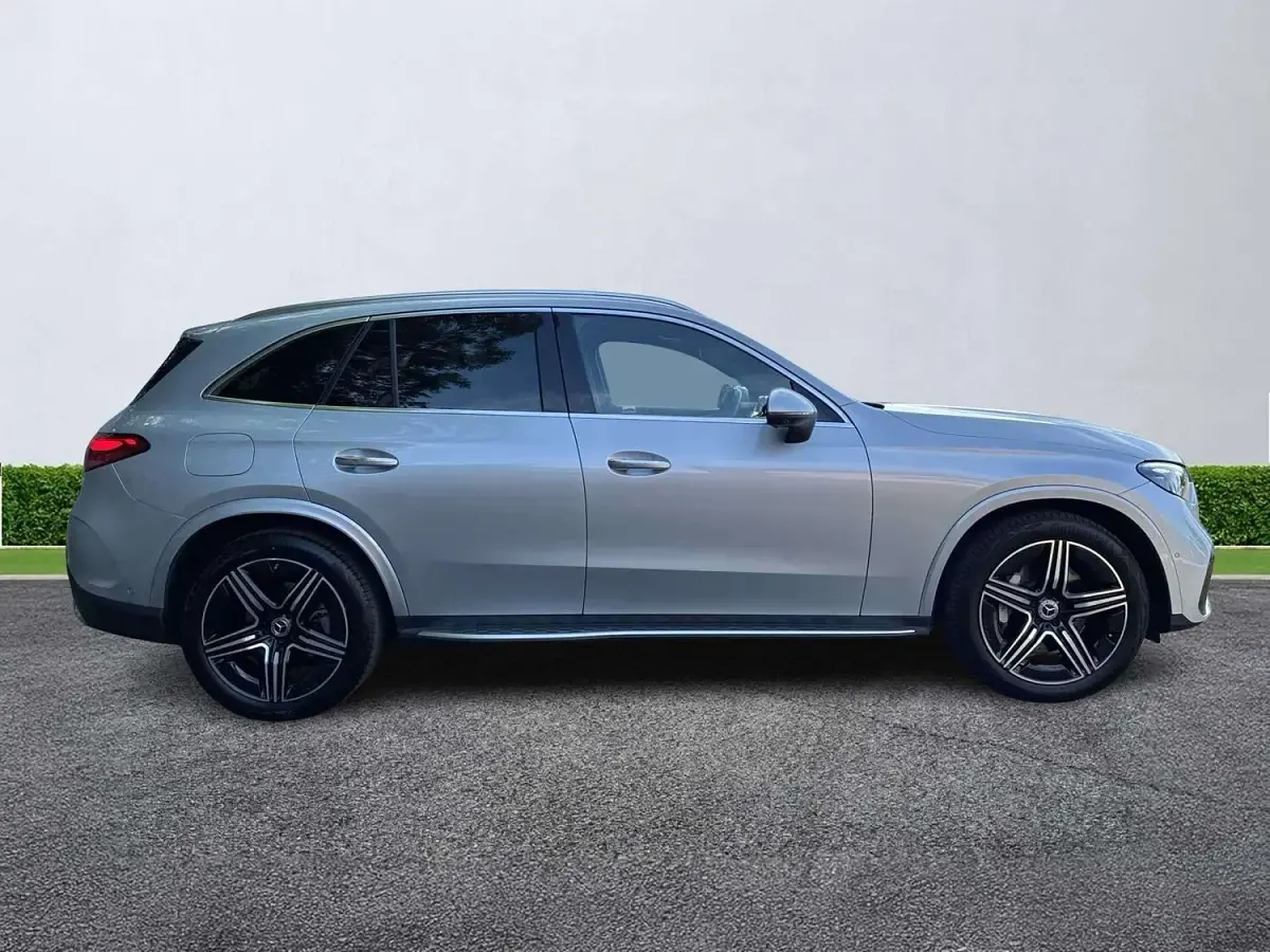 Usado Mercedes GLC300e AMG Line Premium 2024 Prateado Carrinha