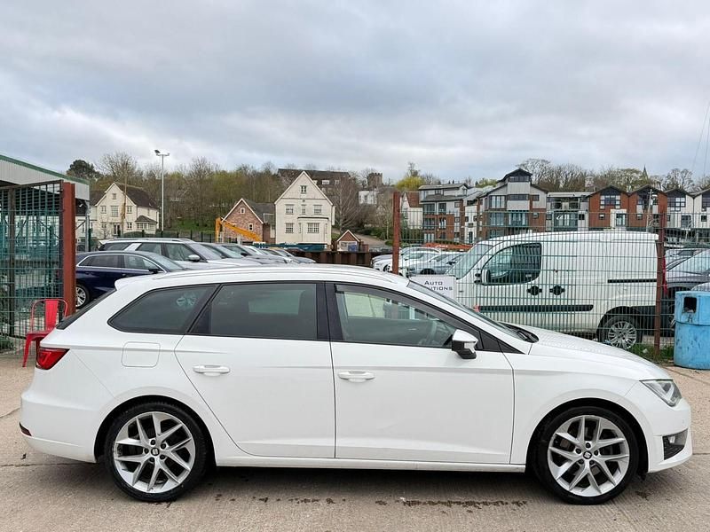 Used Seat Leon FR Sport 150 HP (110 kW) 2015 White Estate