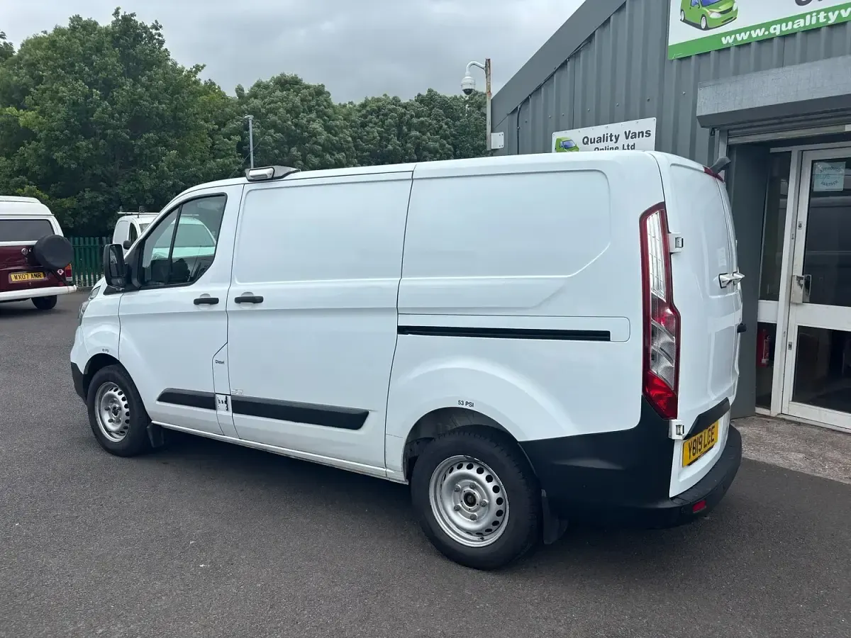 Used Ford Transit Custom 105 HP (77 kW) 2019 White Van