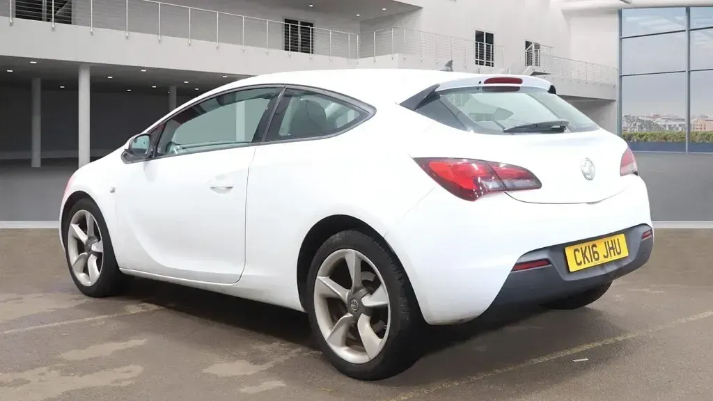 Used Vauxhall Astra GTC Sport 2016 White Hatchback