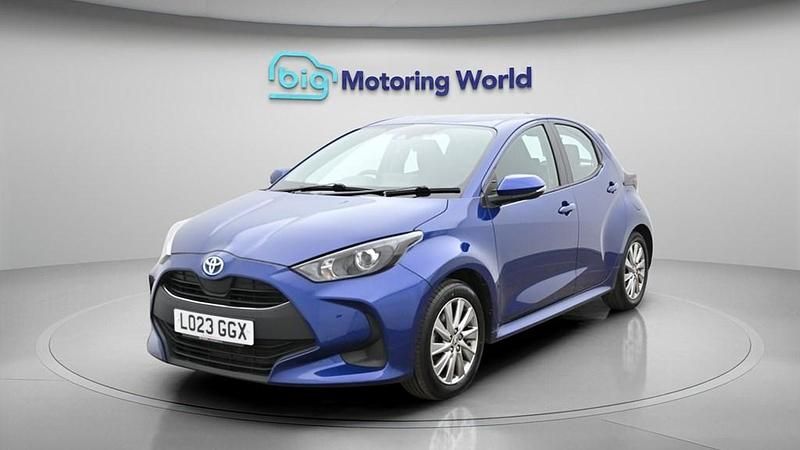 Used Toyota Yaris Hybrid 116 HP (85 kW) 2023 Blue Hatchback