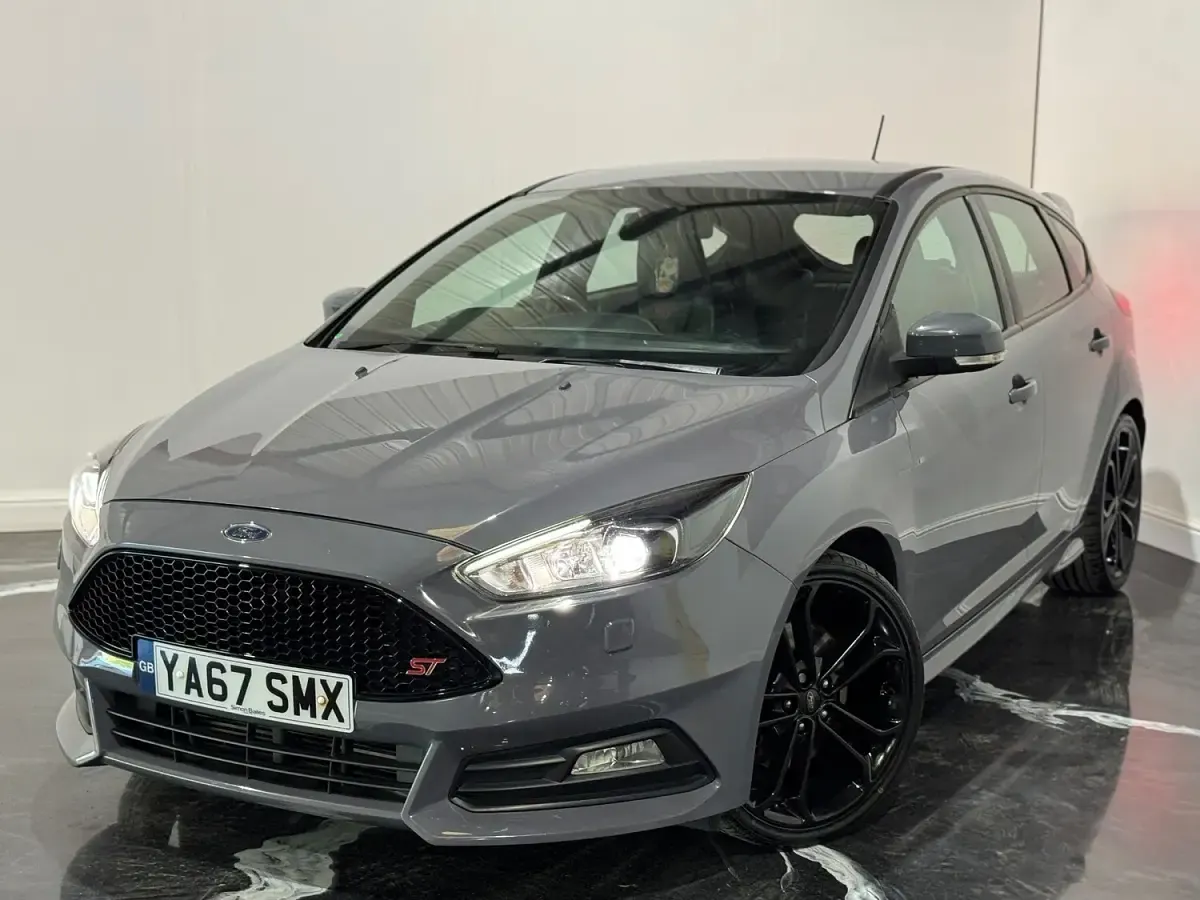 Used Ford Focus ST 250 HP (183 kW) 2017 Grey Hatchback