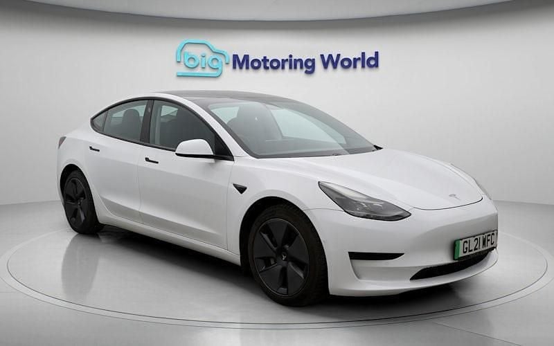 White Used 2021 Tesla Model 3 Standard Range Plus Sedan | £17,800 (Fair price) - Image 1/4