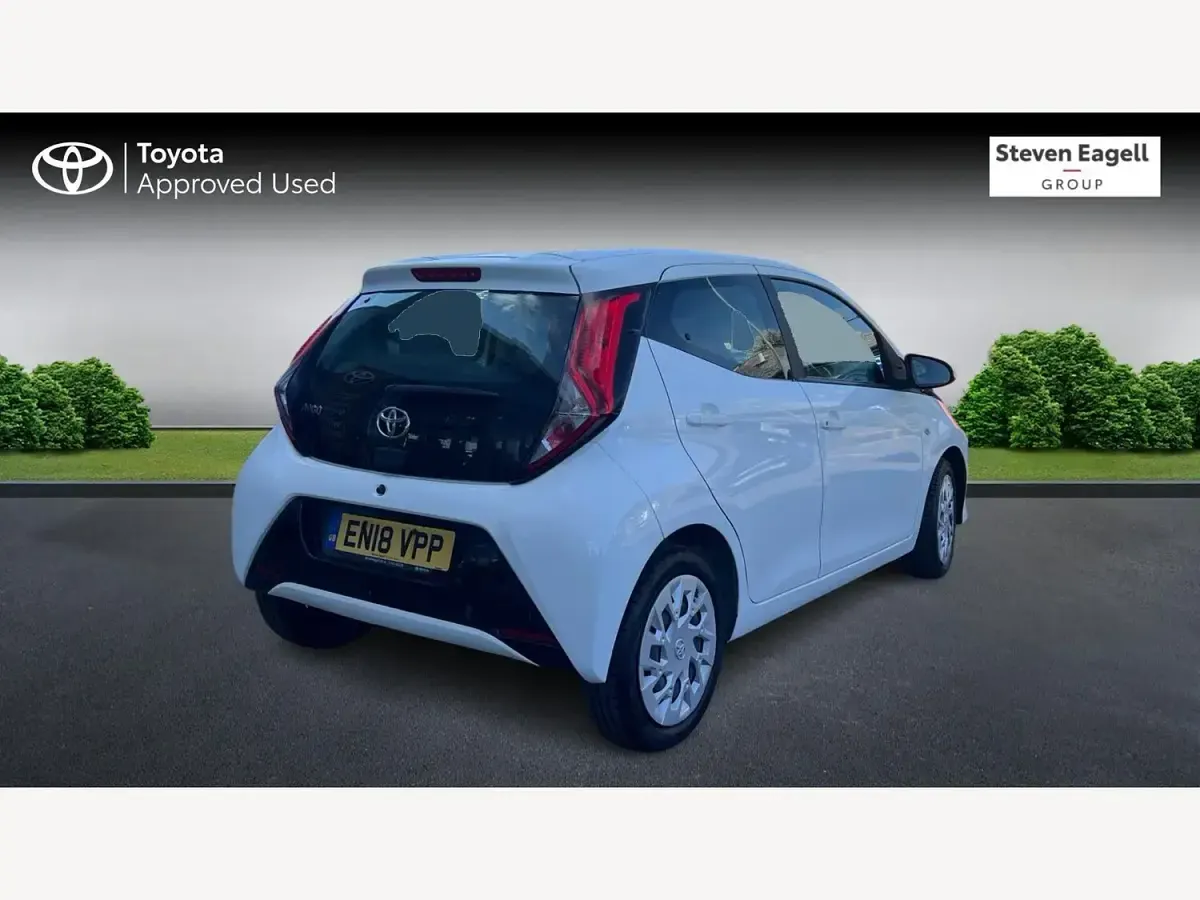 Used Toyota Aygo X-play 71 HP (52 kW) 2018 White Hatchback