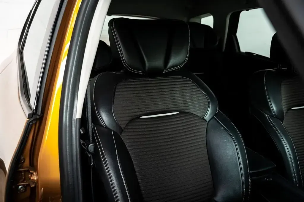 Used Renault Scénic Dynamique 2017 Yellow/black MPV