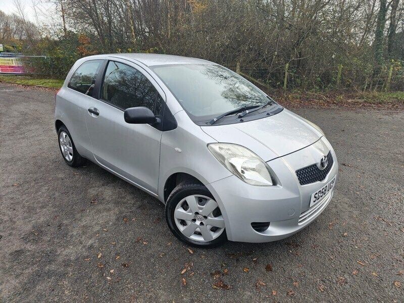 Silver Used 2008 Toyota Yaris T2 Hatchback | £2,595 (A bit pricey) - Image 1/4