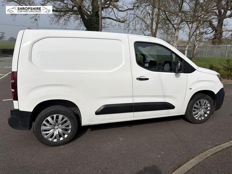 Begagnad Peugeot Partner 100 HK (73 kW) 2019 Vit Minibuss