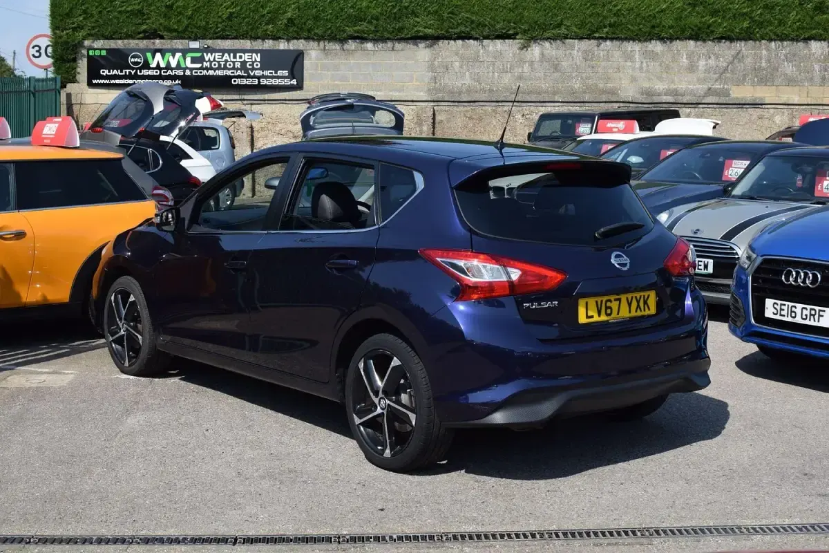 Used Nissan Pulsar N-Connecta 115 HP (84 kW) 2017 Blue Hatchback