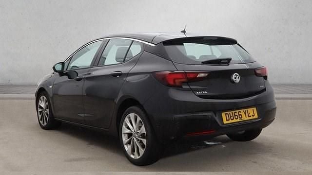 Used Vauxhall Astra Design Edition 110 HP (80 kW) 2016 Black Hatchback