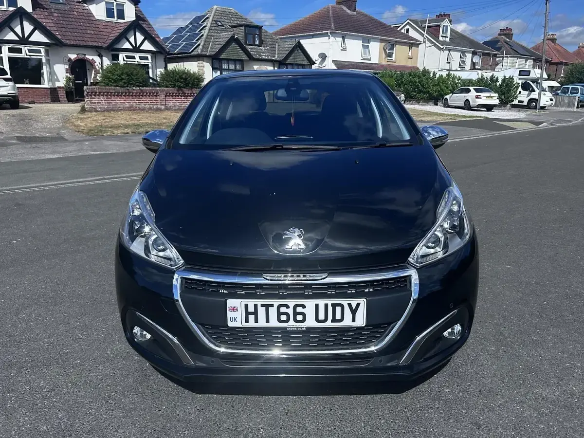 Used Peugeot 208 Allure 110 HP (80 kW) 2017 Black Hatchback
