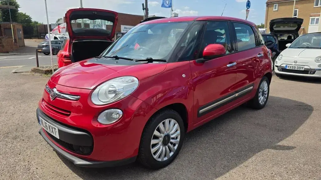 Used Fiat 500L Pop Star 85 HP (62 kW) 2016 Red MPV