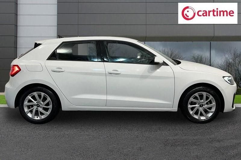 Used Audi A1 Sportback Sport 95 HP (69 kW) 2023 White Hatchback