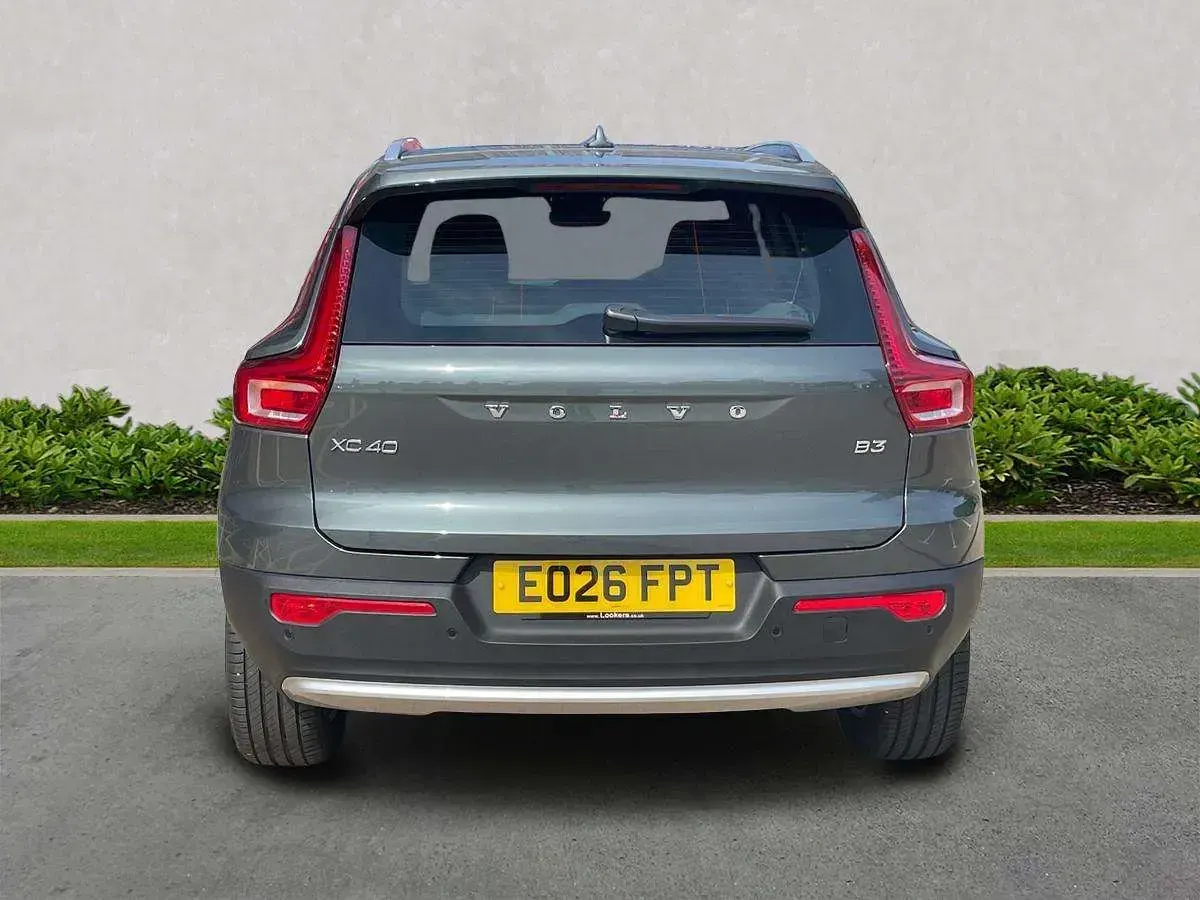 New Volvo XC40 Core 2026 Green SUV