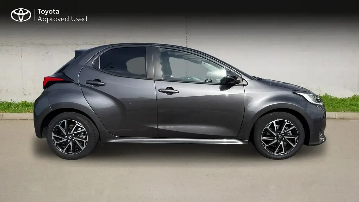 Second-hand Toyota Yaris Hybrid Design 116 CP (85 kW) 2023 Gri Hatchback