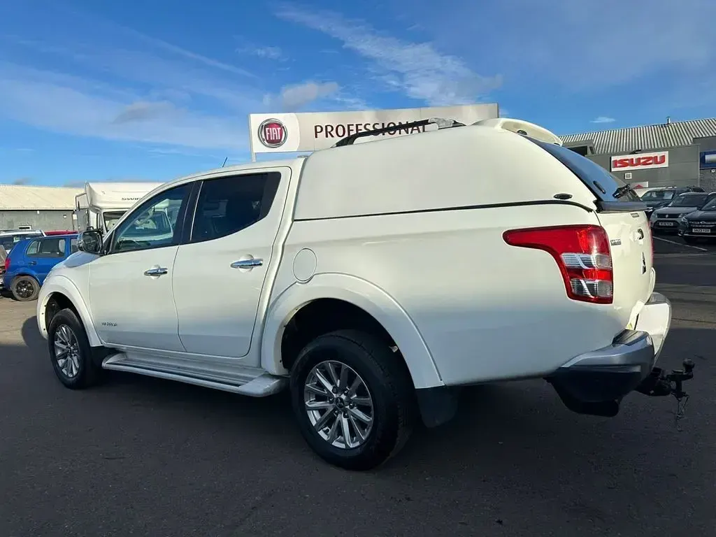 Used Mitsubishi L200 Warrior 178 HP (130 kW) 2018 White Pickup