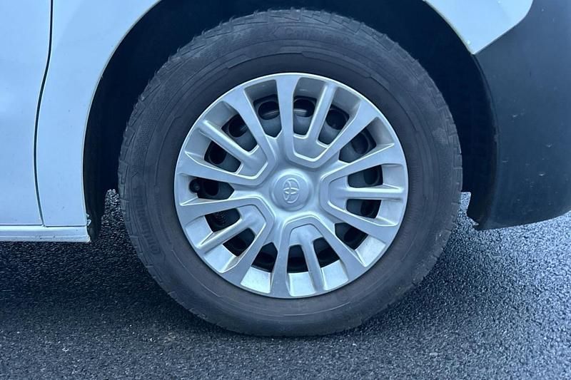 Used Toyota Proace 120 HP (88 kW) 2024 White MPV