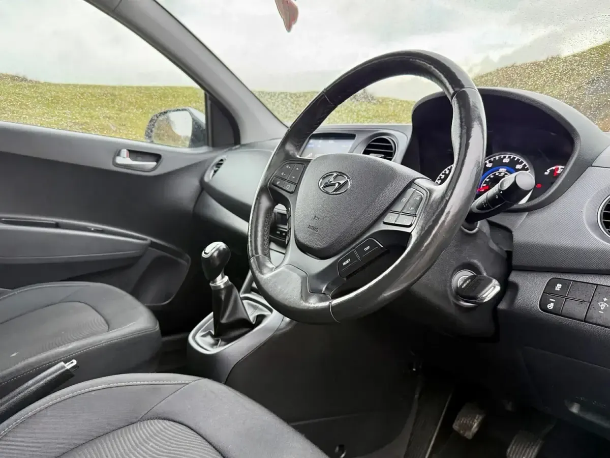 Usado Hyundai i10 Premium SE 2018 Plateado Utilitario