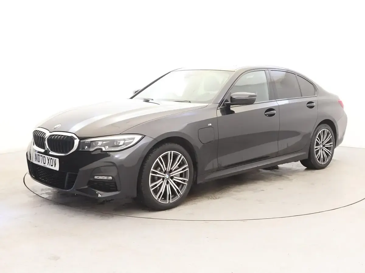 Begagnad BMW 330e M Sport 2021 Svart Sedan
