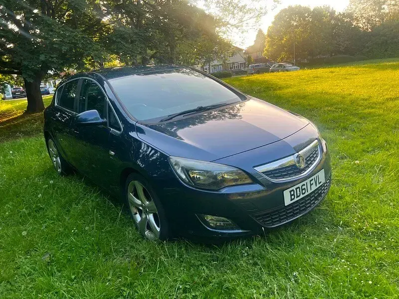 Used Vauxhall Astra SRi 115 HP (84 kW) 2012 Blue Hatchback