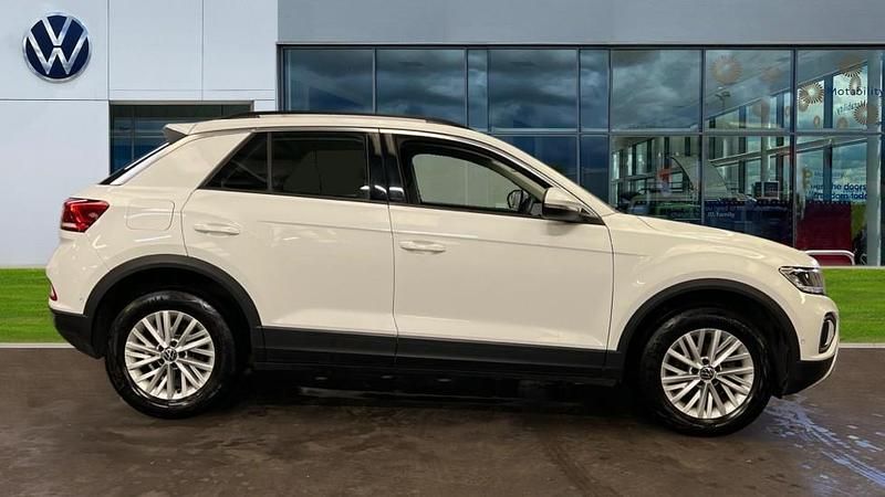 Used VW T-Roc Life 150 HP (110 kW) 2023 Pure white SUV