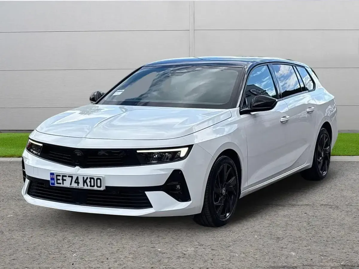 Used Vauxhall Astra S 128 HP (94 kW) 2024 White Estate