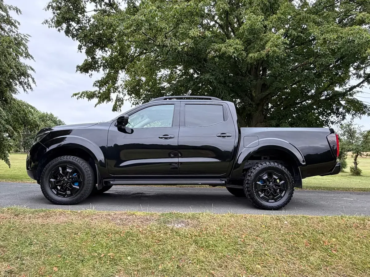 Used Nissan Navara Tekna 190 HP (139 kW) 2020 Black Pickup