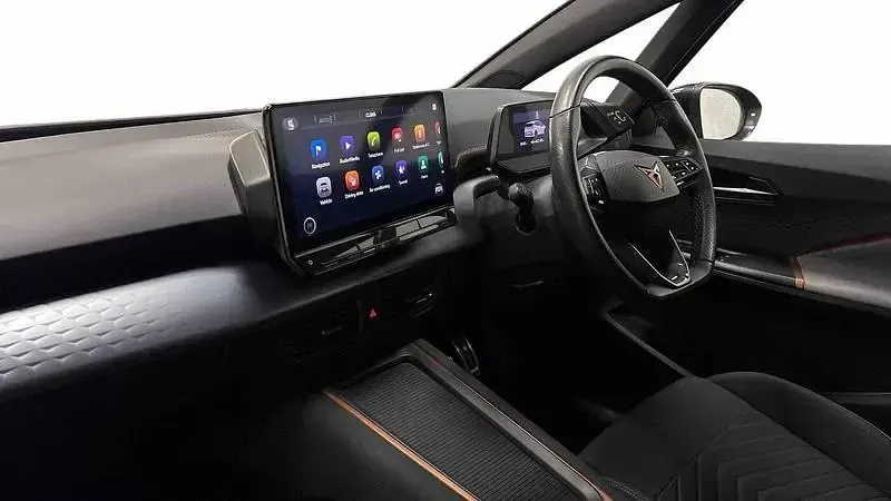 Begagnad Cupra Born 150 kW (204 HK) 2023 Grå Halvkombi
