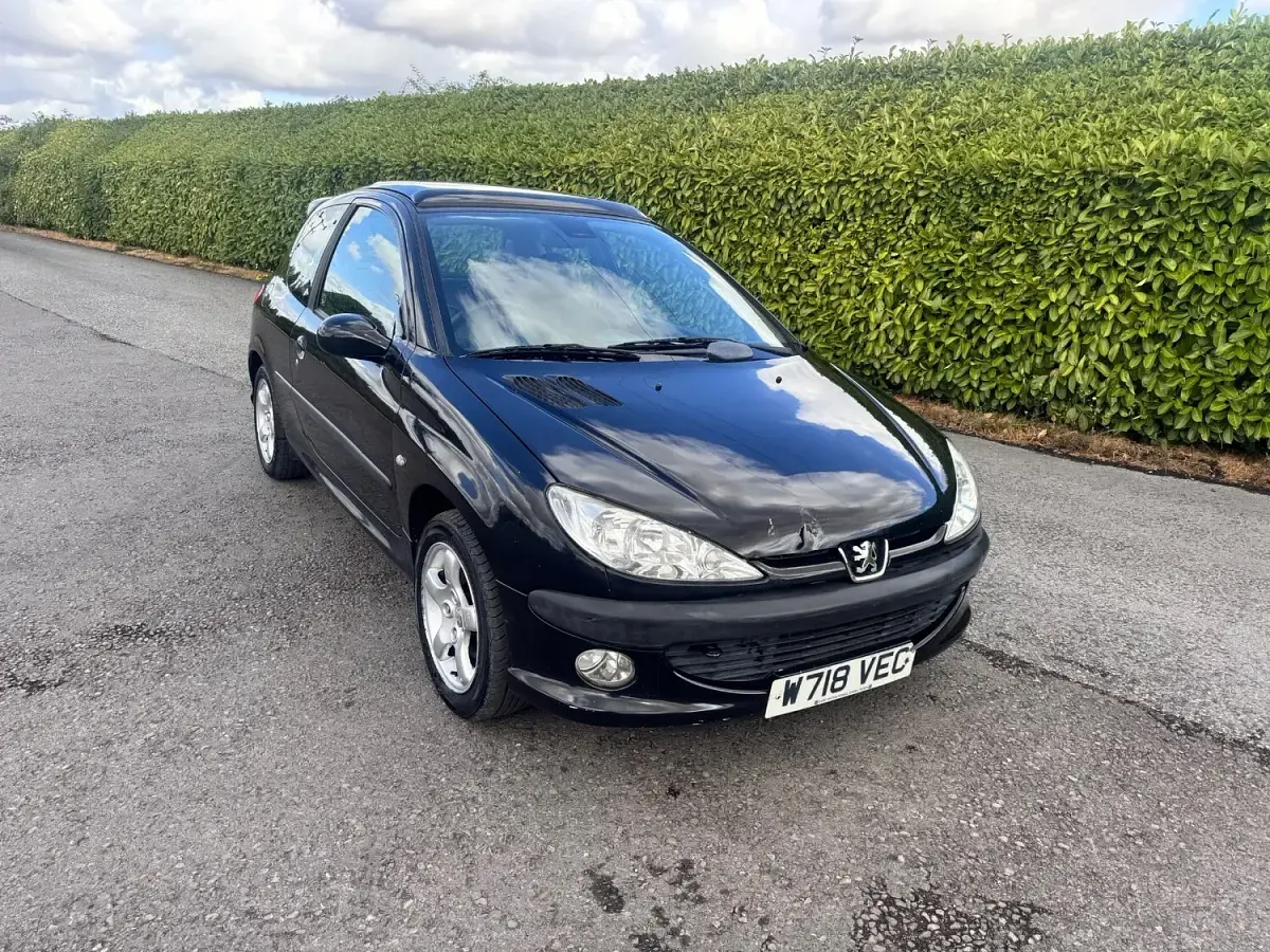 Used Peugeot 206 GTi 138 HP (101 kW) 2000 Black Hatchback