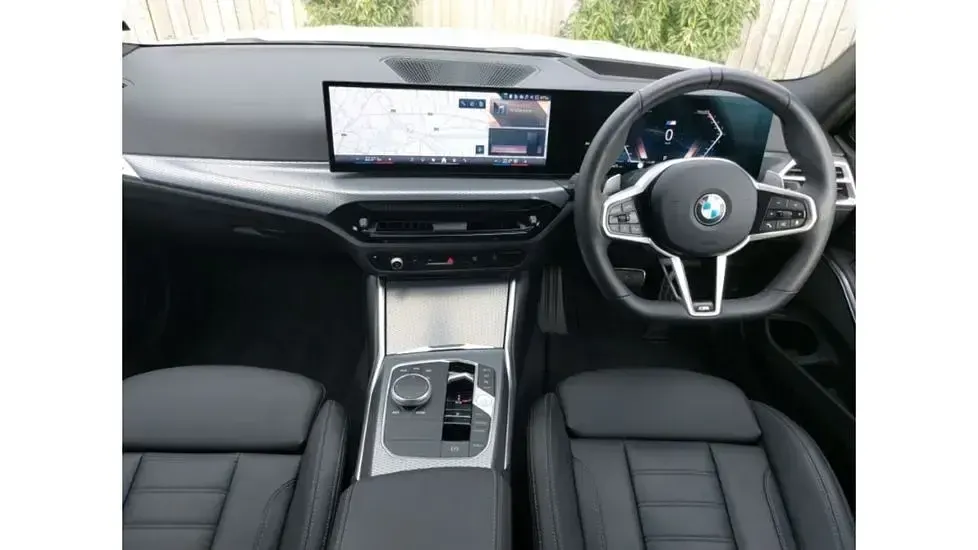 Used BMW 320 M Sport 181 HP (133 kW) 2025 White Estate