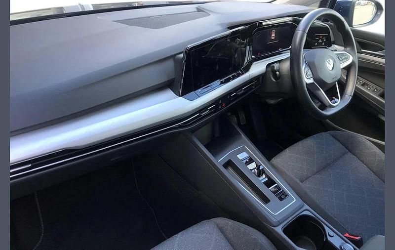 Used VW Golf VIII Life 108 HP (79 kW) 2021 Blue Hatchback