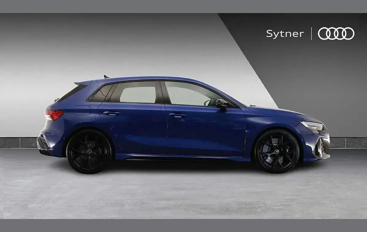 Novo Audi RS3 Comfort 400 HP (294 kW) 2026 Azul Sedan