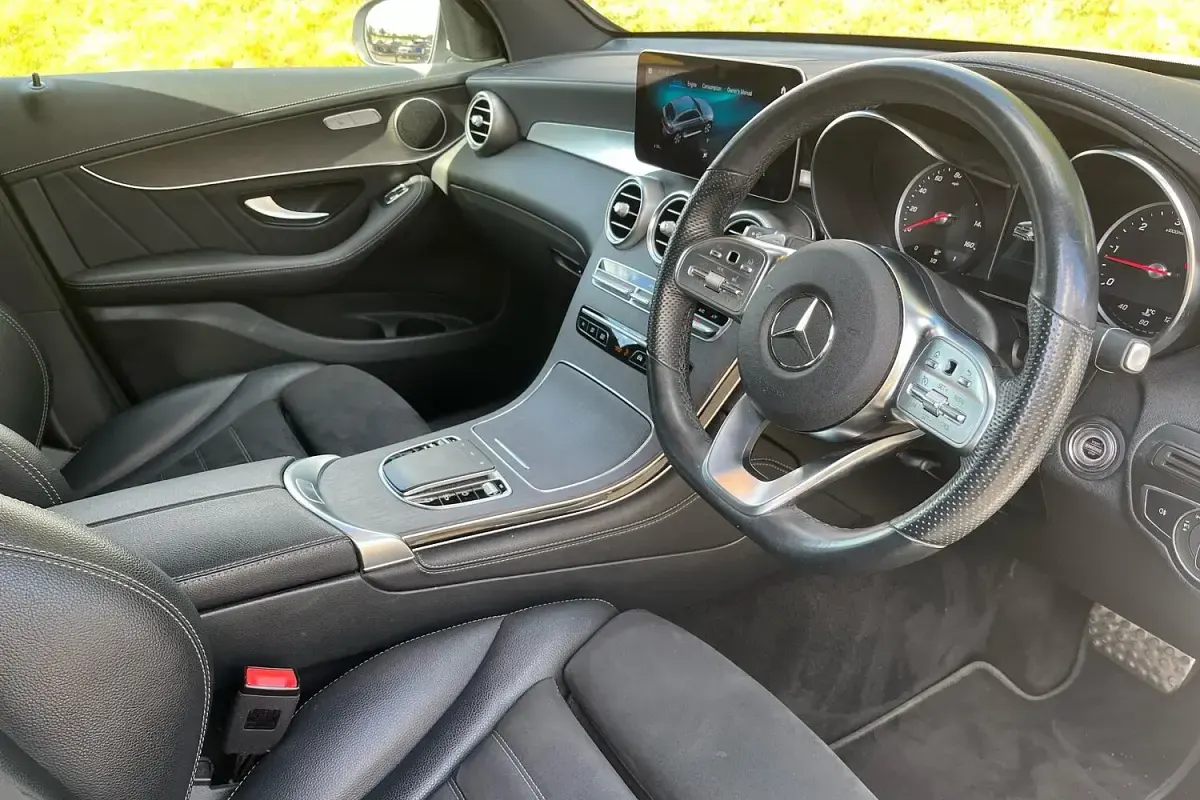 Used Mercedes GLC220 AMG line 194 HP (142 kW) 2019 White SUV