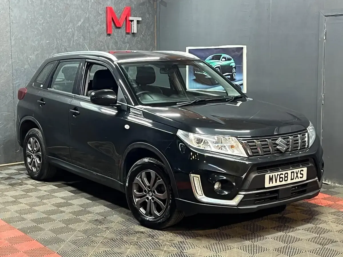 Käytetty Suzuki Vitara SZ4 112 HP (82 kW) 2019 Musta Katumaasturi