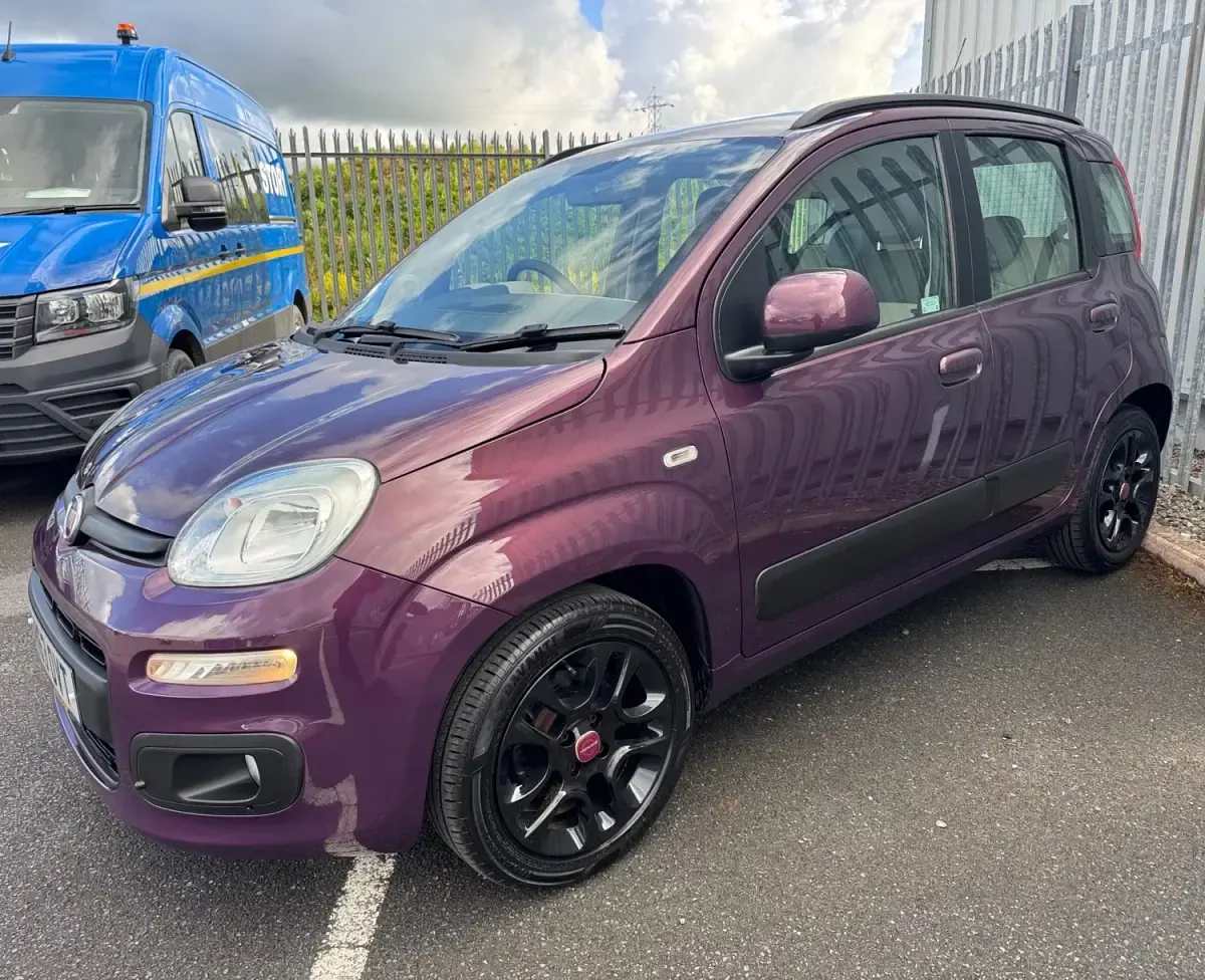 Usado Fiat Panda Lounge 69 HP (50 kW) 2013 Roxo Citadino