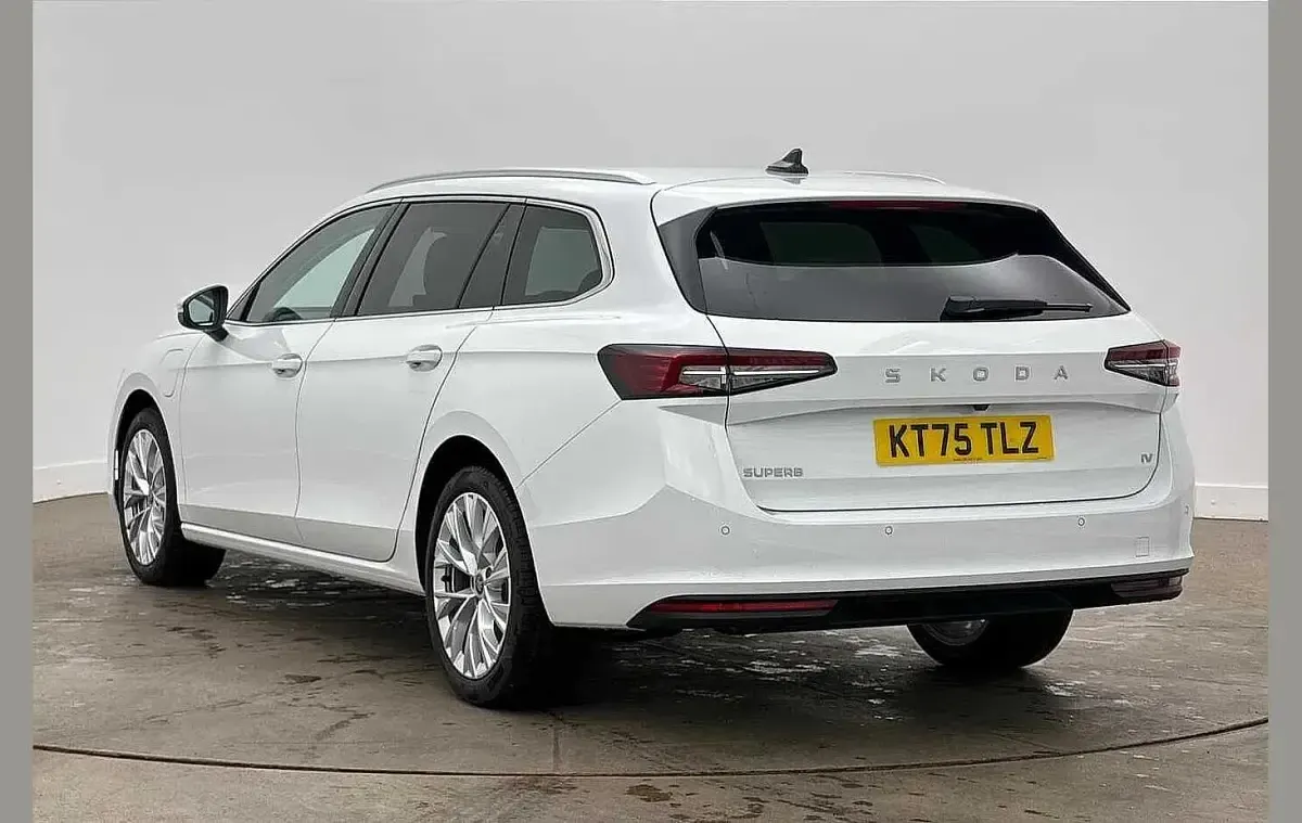New Skoda Superb SE L 200 HP (147 kW) 2026 White Estate