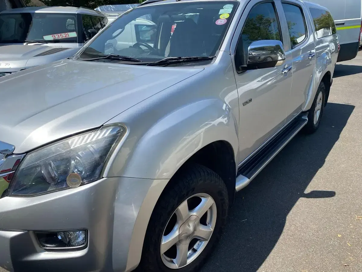 Used Isuzu D-Max 2017 Silver Pickup