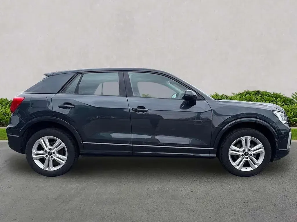 Usado Audi Q2 Sport 116 CV (85 kW) 2025 Gris SUV