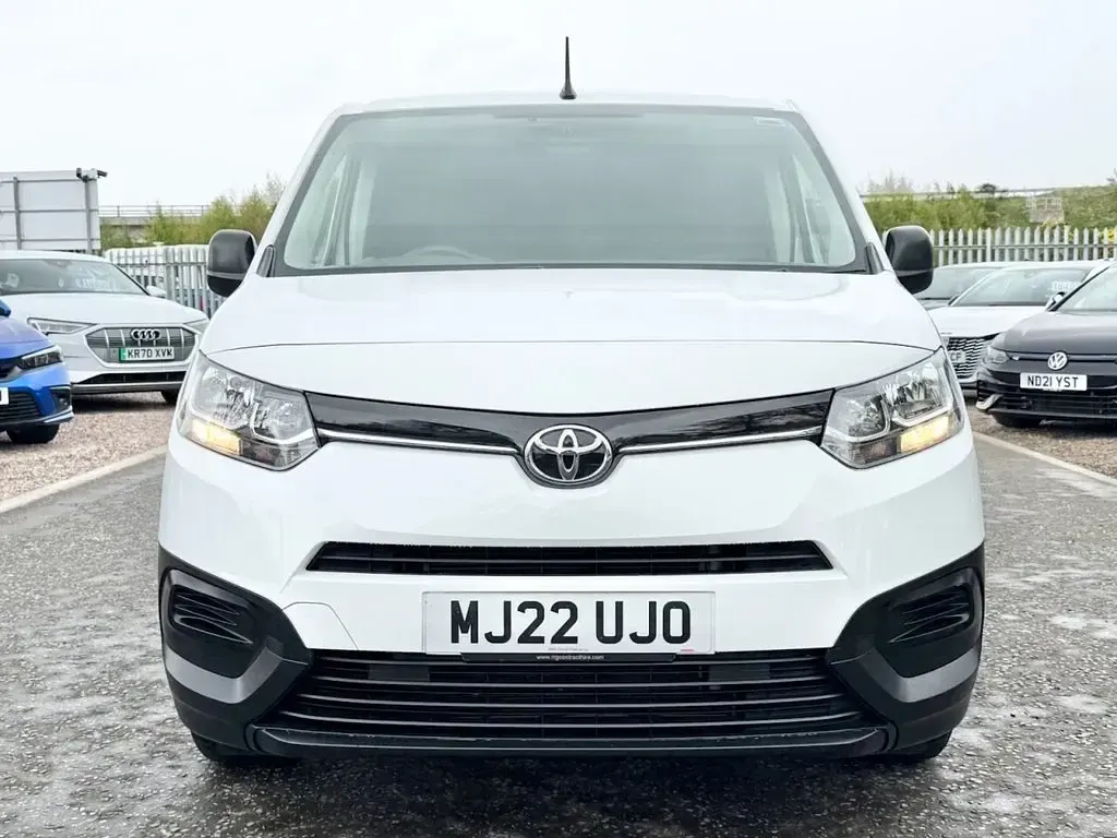Used Toyota Proace Active 100 HP (73 kW) 2022 White MPV