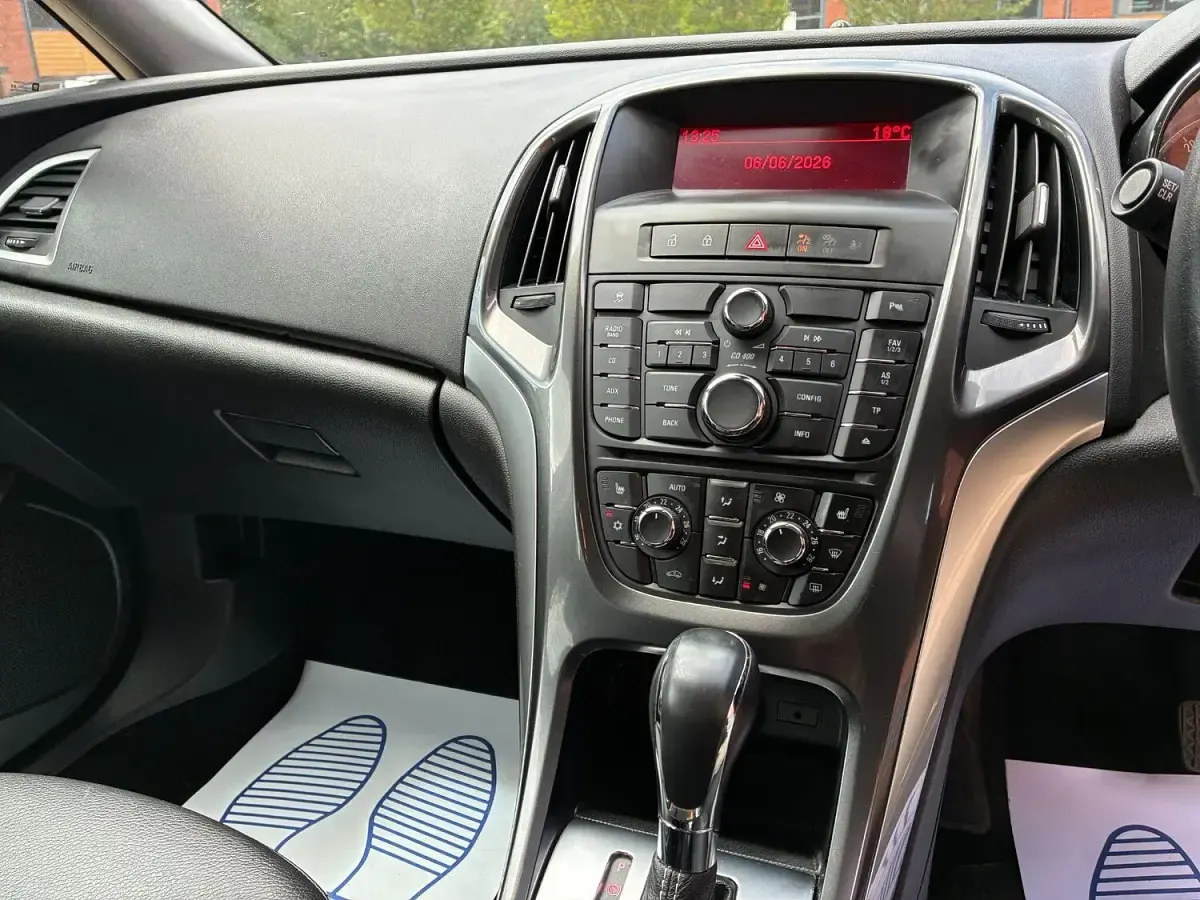 Used Vauxhall Astra Elite 2014 Blue Hatchback