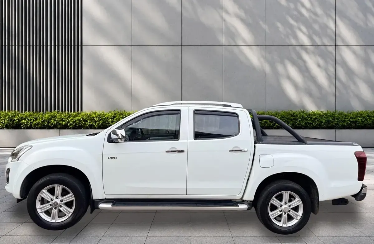 Used Isuzu D-Max 160 HP (117 kW) 2017 White Pickup
