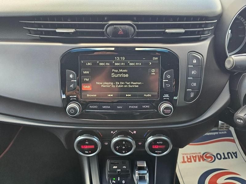 Used Alfa Romeo Giulietta 170 HP (125 kW) 2014 Red Hatchback