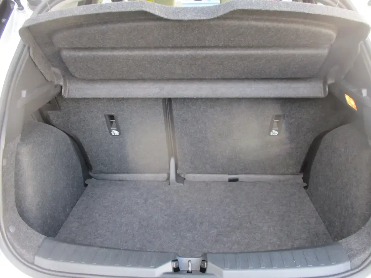 Usado Nissan Micra S 100 HP (73 kW) 2020 Prateado Citadino