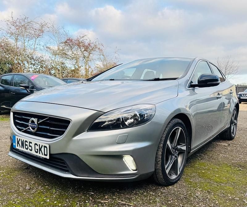 Used Volvo V40 R-Design 120 HP (88 kW) 2015 Silver Hatchback