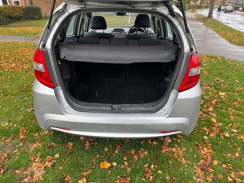 Second-hand Honda Jazz ES 99 CP (72 kW) 2012 Argintiu Hatchback