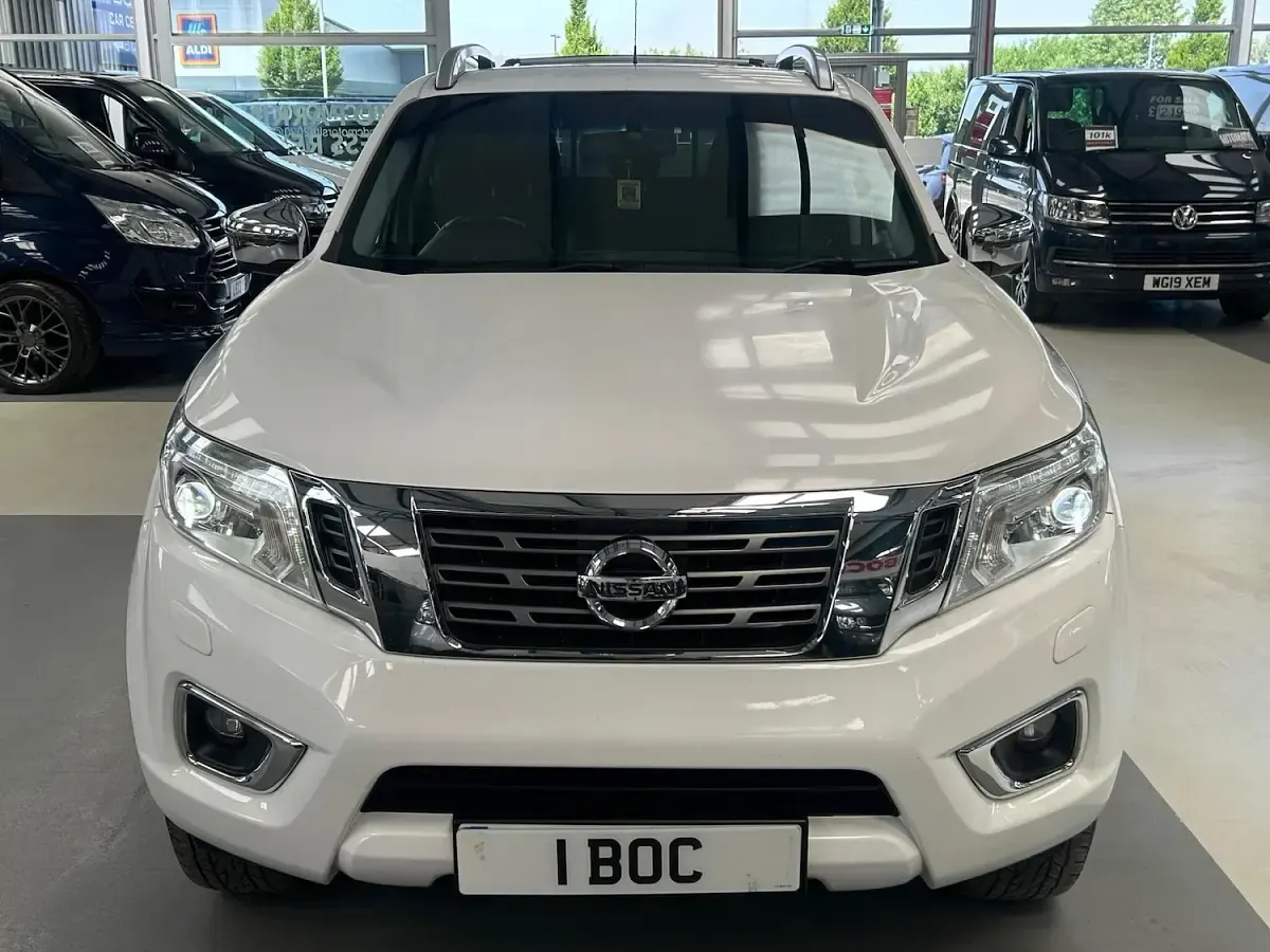 Used Nissan Navara Tekna 190 HP (139 kW) 2016 White Pickup