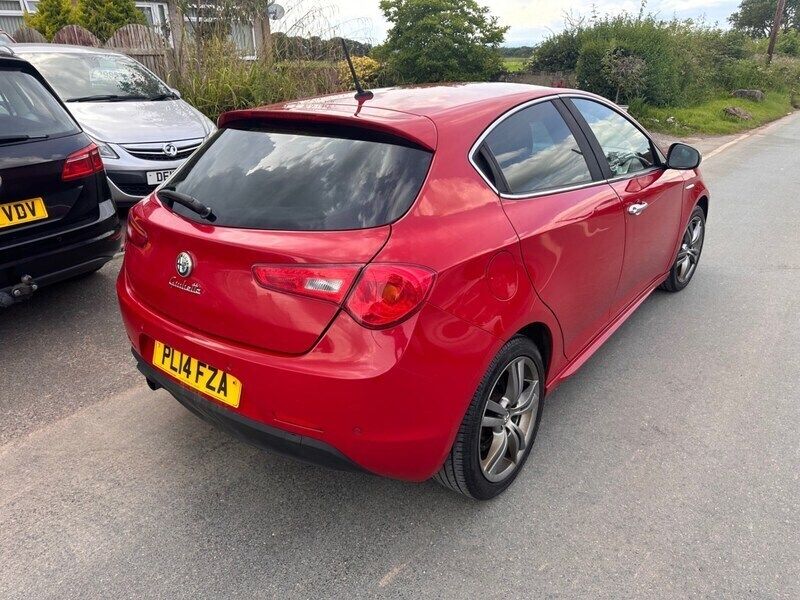 Used Alfa Romeo Giulietta Exclusive 2014 Red Hatchback