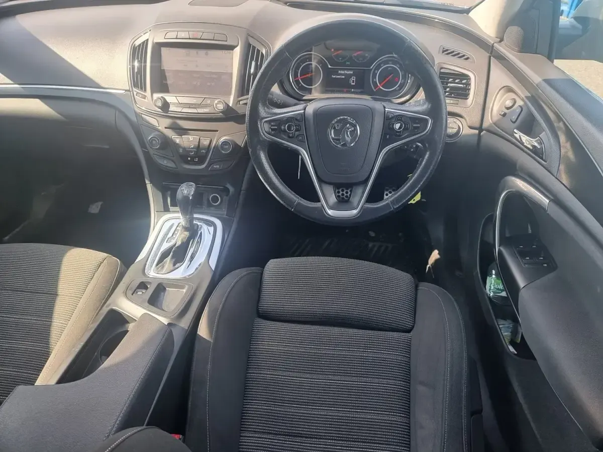Usado Vauxhall Insignia SRi 163 CV (119 kW) 2015 Gris Utilitario
