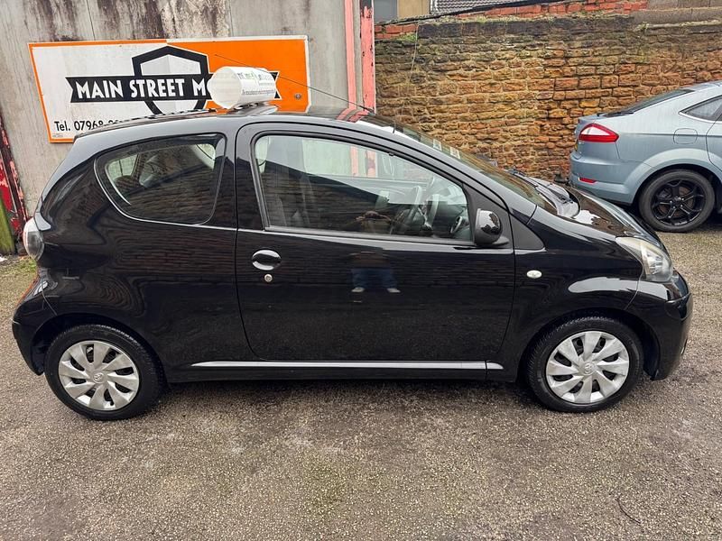 Used Toyota Aygo 68 HP (50 kW) 2013 Black Hatchback